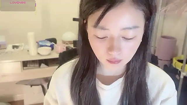 Snapshot of A-xena chatting on December 4, 2025, 2:32 am A-xena online show from December 4, 2025, 2:32 am