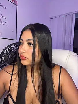 NatashaBrown12 online show from October 29, 2025, 1:24 pm