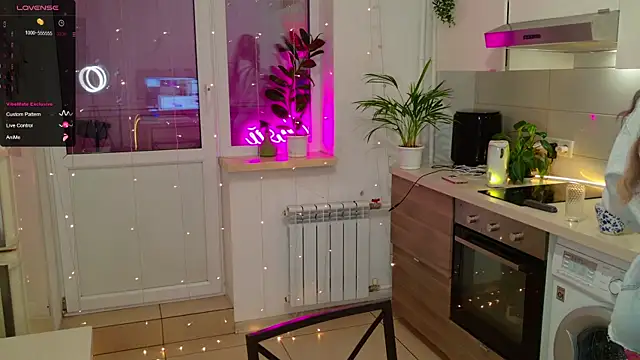 MissLovex online show from December 15, 2025, 9:35 am