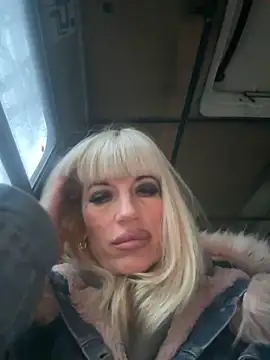 Snapshot of AlinaGrosu chatting on January 25, 2025, 6:12 am AlinaGrosu online show from January 25, 2025, 6:12 am