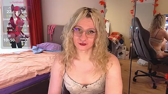 Lori Myaf online show from October 7, 2025, 2:14 pm