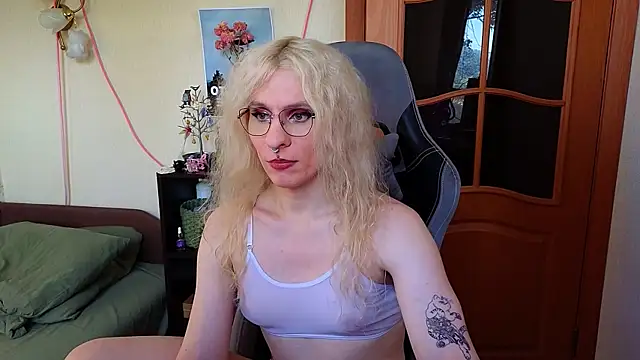 Snapshot of Lori_Myaf chatting on August 1, 2026, 4:28 pm Lori Myaf online show from August 1, 2026, 4:28 pm