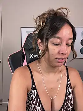 DianaHopson online show from March 13, 2025, 11:05 pm