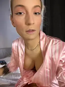 Ella Charm online show from October 22, 2025, 4:29 pm