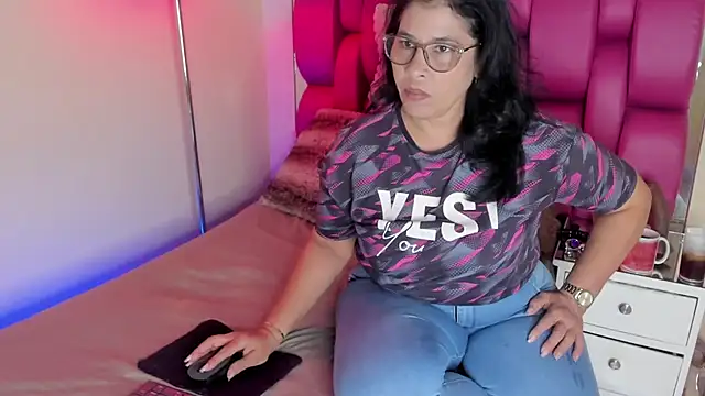 Snapshot of desire_matture chatting on January 6, 2025, 7:45 pm desire matture online show from January 6, 2025, 7:45 pm