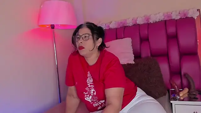 Snapshot of desire_matture chatting on January 10, 2025, 7:43 pm desire matture online show from January 10, 2025, 7:43 pm