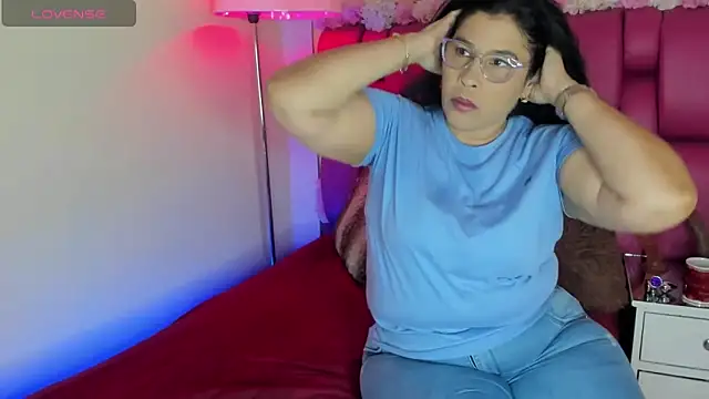 Snapshot of desire_matture chatting on January 22, 2025, 7:34 pm desire matture online show from January 22, 2025, 7:34 pm