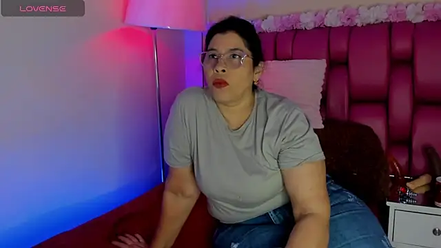 Snapshot of desire_matture chatting on February 18, 2025, 7:19 pm desire matture online show from February 18, 2025, 7:19 pm