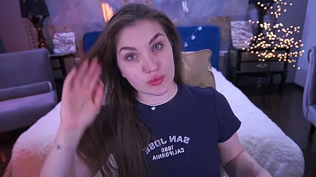 EmmyCharmm online show from April 8, 2026, 5:40 am