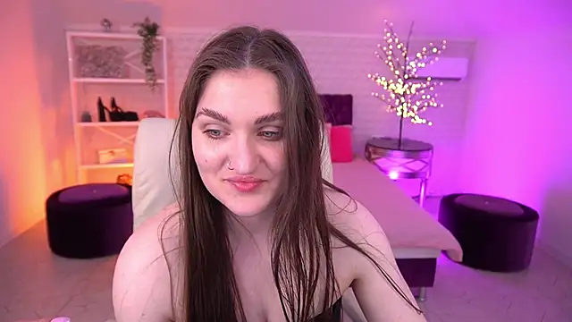 Snapshot of EmmyCharmm chatting on May 18, 2026, 5:57 am EmmyCharmm online show from May 18, 2026, 5:57 am