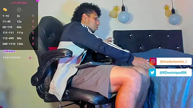 Snapshot of FuckHardlove chatting on January 7, 2025, 2:53 am FuckHardlove online show from January 7, 2025, 2:53 am