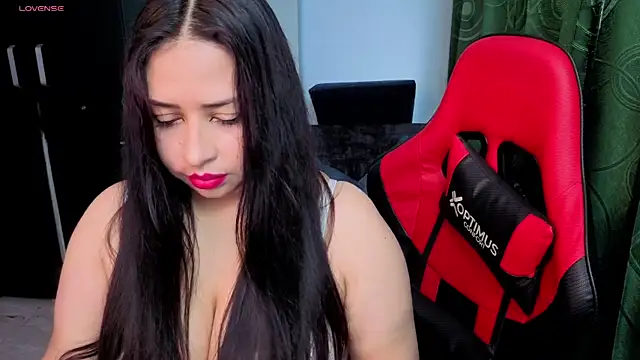 charlotee lovee69 online show from April 10, 2026, 9:52 pm