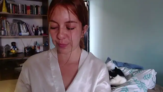 violetapeter 1 online show from May 12, 2026, 9:23 pm