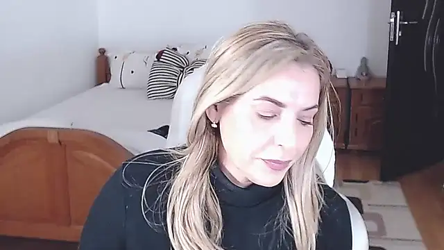 evamaria2024 online show from February 6, 2025, 8:39 am