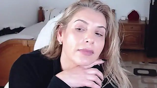 evamaria2024 online show from February 11, 2025, 12:48 pm