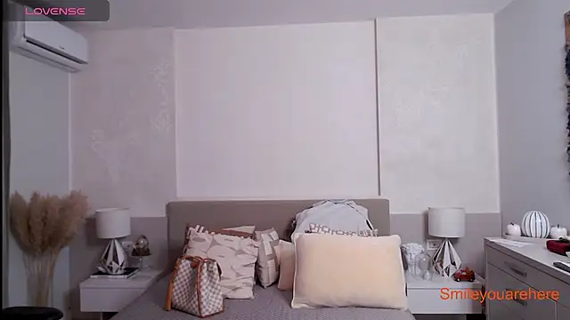 Smileyouarehere online show from November 9, 2025, 4:00 am