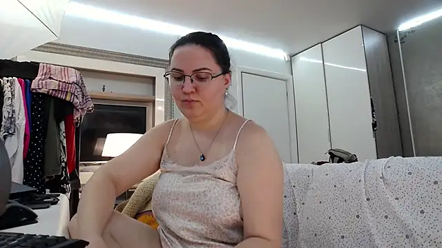 ILoveToFeelU online show from June 24, 2026, 9:03 pm