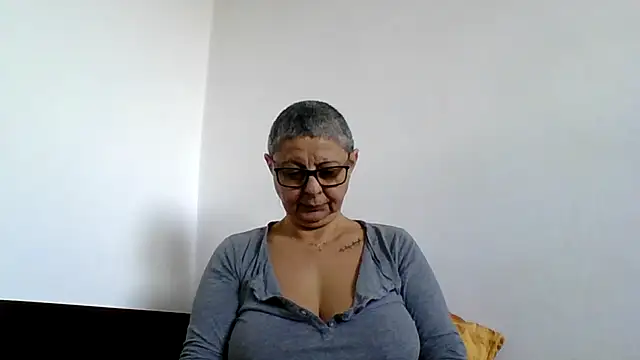 roseblak42 online show from November 21, 2025, 9:41 am