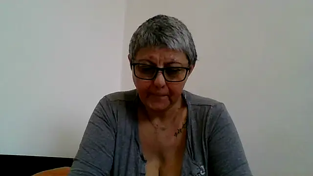 roseblak42 online show from January 7, 2026, 9:23 am