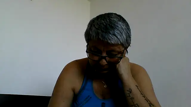 roseblak42 online show from May 28, 2026, 12:35 pm
