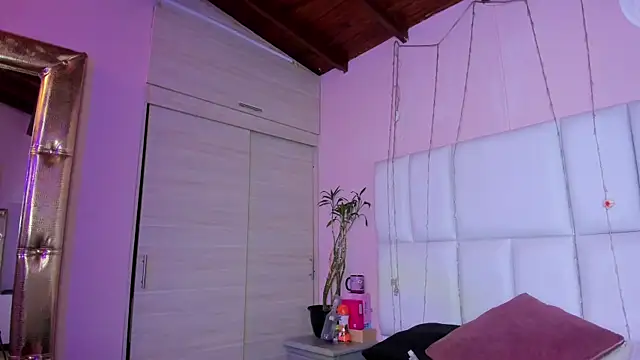 kiana cream online show from September 25, 2025, 11:58 am