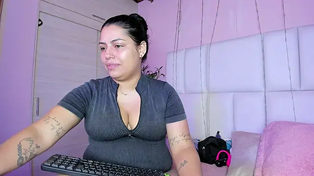 kiana cream online show from September 27, 2025, 12:32 pm