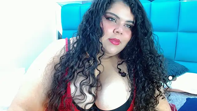 Snapshot of Sarah_Bowie chatting on January 29, 2025, 5:40 am Sarah Bowie online show from January 29, 2025, 5:40 am