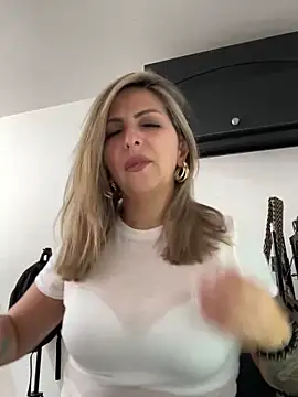  Abril-Office1 online show from January 31, 2025, 8:43 pm