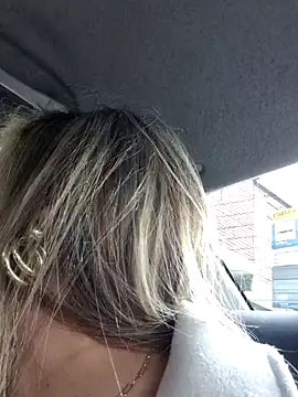  Abril-Office1 online show from February 13, 2025, 3:56 pm