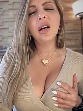  Abril-Office1 online show from October 6, 2025, 6:05 pm