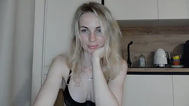 AlissonBia online show from July 18, 2026, 8:12 pm