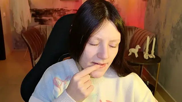 VeliraBraitberg online show from December 6, 2024, 11:22 am