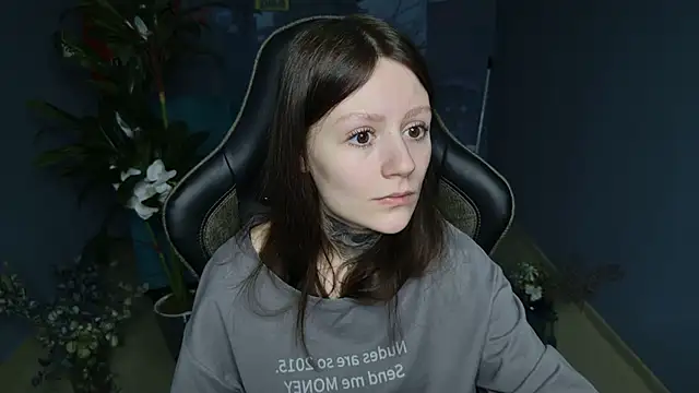 VeliraBraitberg online show from February 26, 2025, 5:09 am