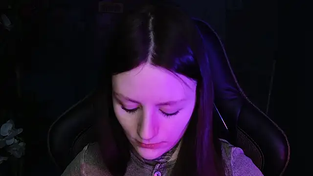 VeliraBraitberg online show from February 27, 2025, 11:10 am