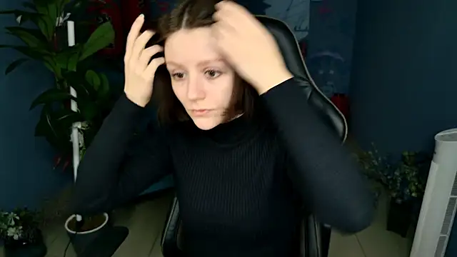 VeliraBraitberg online show from March 12, 2025, 5:02 am