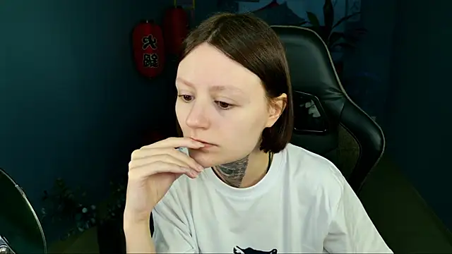 VeliraBraitberg online show from March 16, 2025, 5:03 am