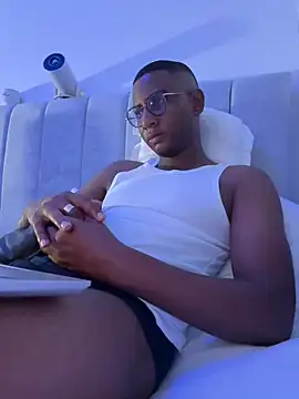 Arwens bell08 online show from January 12, 2025, 4:31 am