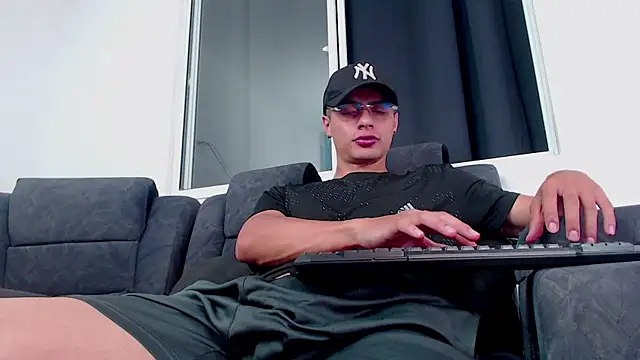 Snapshot of Stiven_CL chatting on October 2, 2025, 3:30 pm Stiven CL online show from October 2, 2025, 3:30 pm