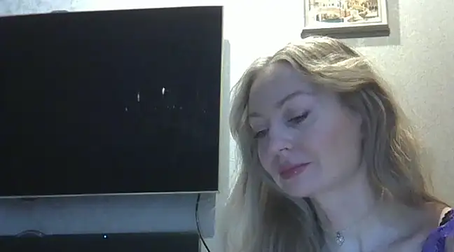 Snapshot of ZarinaSwift chatting on December 9, 2024, 4:45 am ZarinaSwift online show from December 9, 2024, 4:45 am