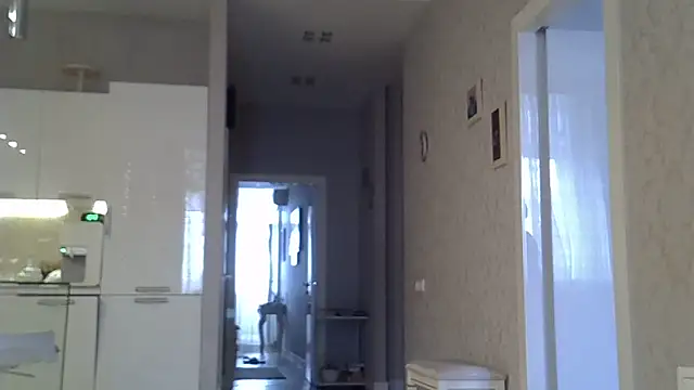 ZarinaSwift online show from February 18, 2026, 4:41 am