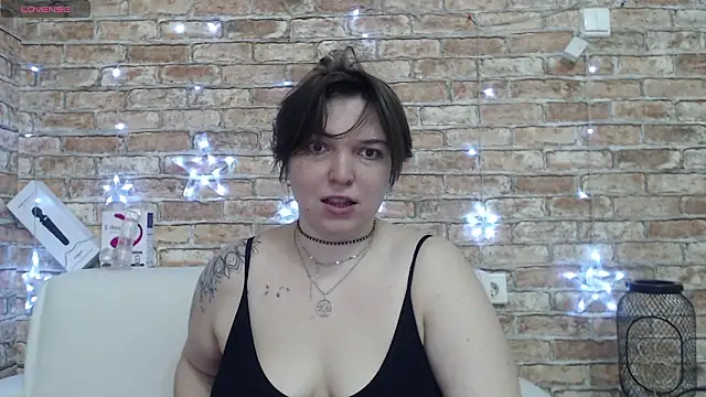 Amelia Kiss  online show from March 6, 2026, 1:02 am