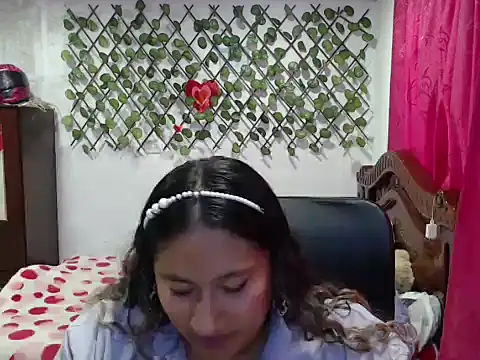 EmilyLove1014 online show from December 1, 2024, 10:21 pm