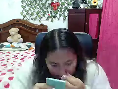 EmilyLove1014 online show from December 22, 2024, 10:25 pm