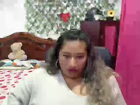 EmilyLove1014 online show from December 23, 2024, 2:02 am