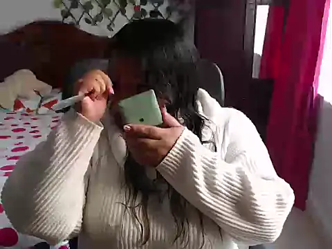 EmilyLove1014 online show from December 28, 2024, 4:52 pm