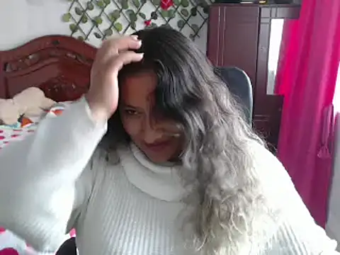 EmilyLove1014 online show from December 28, 2024, 8:47 pm