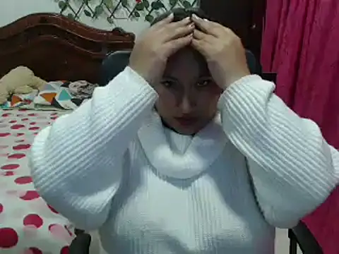 EmilyLove1014 online show from December 29, 2024, 4:38 am