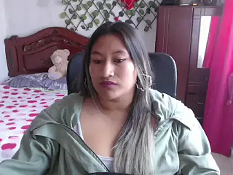 EmilyLove1014 online show from January 1, 2025, 7:53 pm