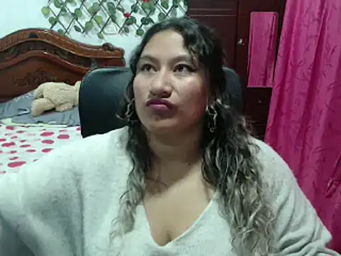 EmilyLove1014 online show from January 4, 2025, 3:18 am