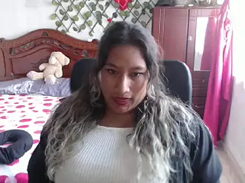 EmilyLove1014 online show from January 4, 2025, 6:30 pm